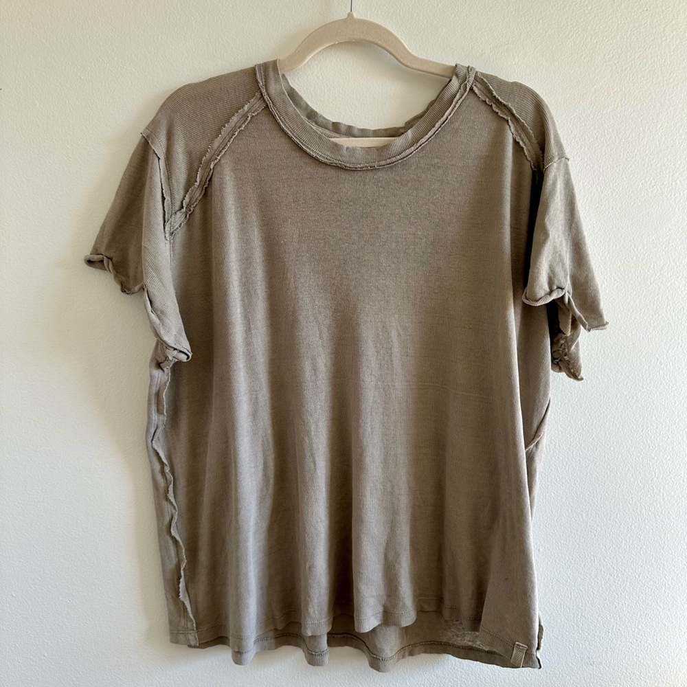 Free People Women’s Loose Fitting Tshirt Top Size Small - LIKE NEW CONDITION!
